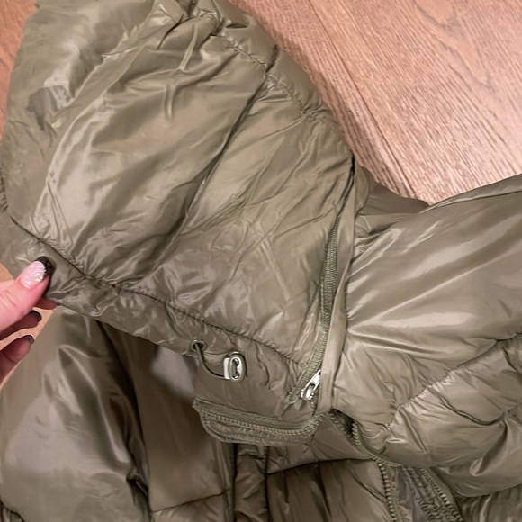 Green puffer coat - Picture 3 of 3